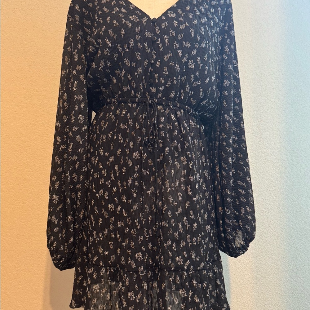 Black Floral Midi Dress with V-Neck and Long Sleeves